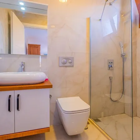 Infinity Myra פאטהיה